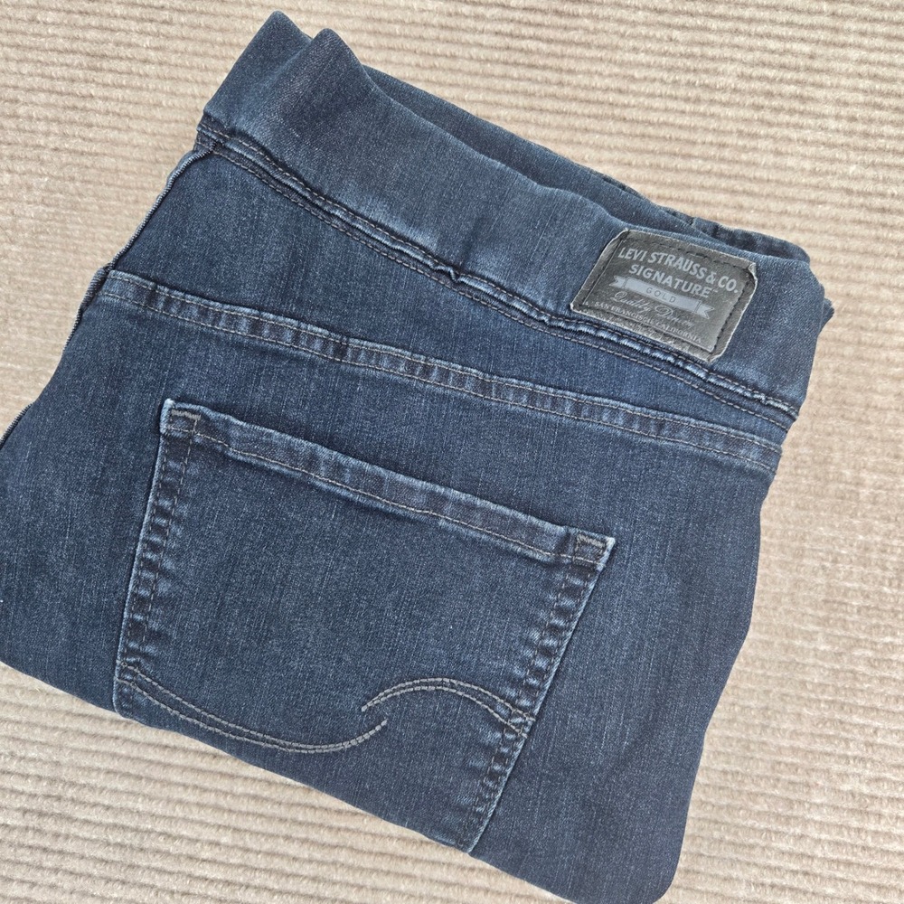 Levi Strauss Womens 22M Blue Totally Shaping Pull On Bootcut Jeans